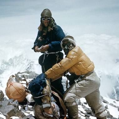 1953年 - 珠穆朗瑪峰