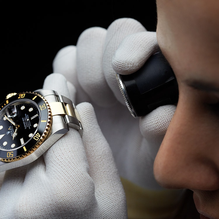 perbedaan rolex gmt master dan submariner