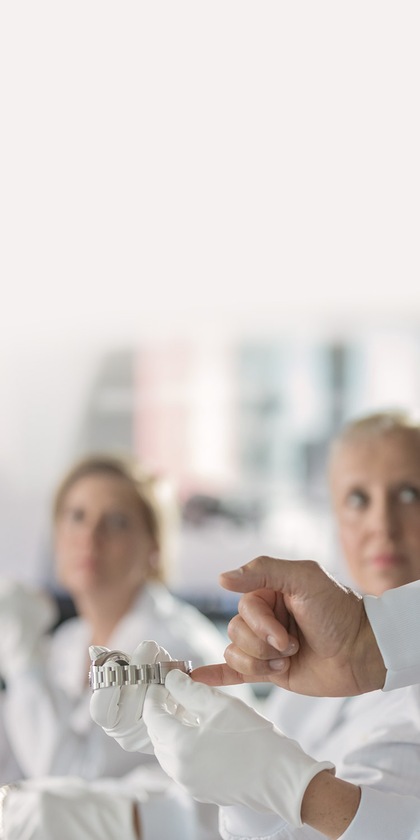 LES HORLOGERS DU SERVICE APRÈS‑VENTE