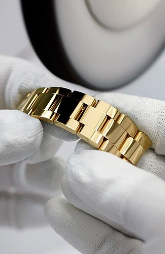 About Rolex watches The art of the sheen